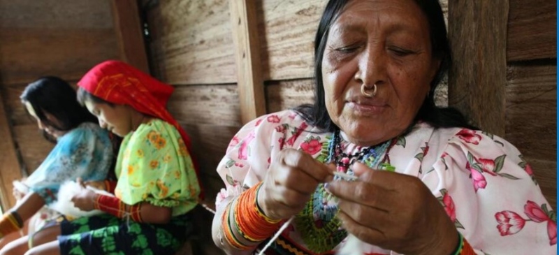 Acnur, imagen de mujeres indígenas trabajando