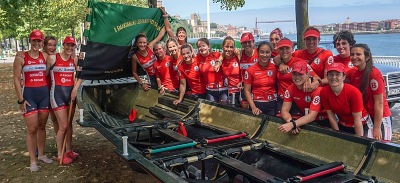 Remeras de Deustu Arraun Taldea tras ganar la Bandera de Sestao 2019 de la Liga ETE. Fotografía de Ángel Obregón.