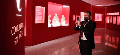 Alberto Romero Molero en la inauguración de la exposición del V Centenario