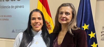 Andrea Cabezas con la Delegada de la Mujer