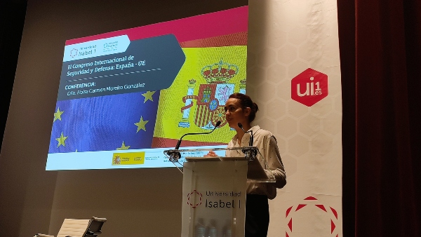 Eloisa en su conferencia en la uni