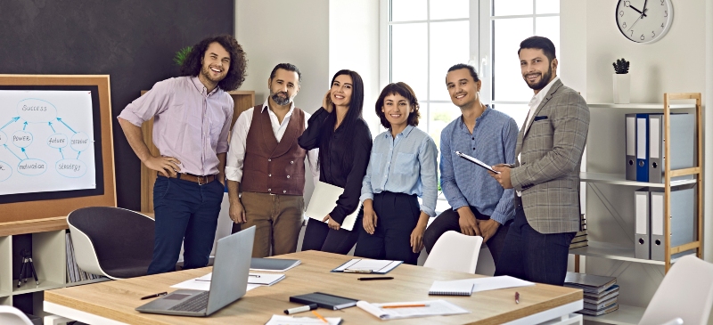 Grupo de jóvenes emprendedores