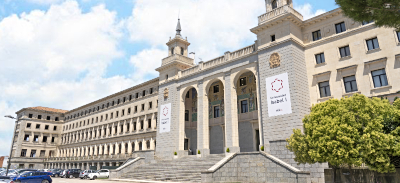 Fachada de la Universidad Isabel I