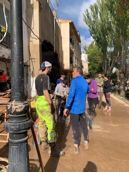 grupos de voluntarios por las calles