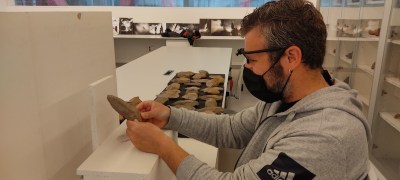 Marcos Terradillos en el laboratorio del CENIEH