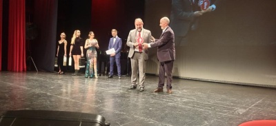 Francisco Javier del Burgo recibiendo su premio 