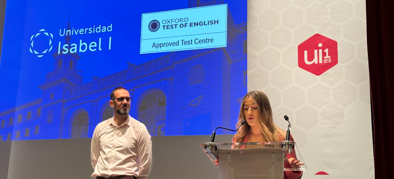 Lee Golding y Valentina Yordanova en la presentación del Oxford Test of English