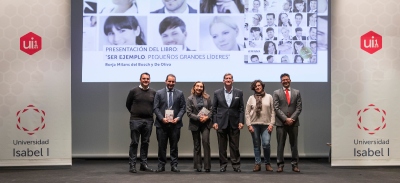 De izquierda a derecha: Fermín Carrilo, vicerrector de Relaciones Internacionales; José Manuel López, Decano de la Facultad de Ciencias Jurídicas y Económicas; María Jesús Cuéllar, Presidenta de la Universidad Isabel I; Borja Milans del Bosch, Autor del libro; Guadalupe Garrido, responsable de la Biblioteca y Reinaldo Batista, Coordinador del Máster en Seguridad, Defensa y Liderazgo