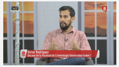 Víctor Rodríguez en el programa de La 8 Burgos, habla sobre el trabajo del detective privado