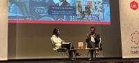 Francisco Leira, autor del lirbo y Raquel Nogal, docente del Grado en Periodismo, durante la presentación.